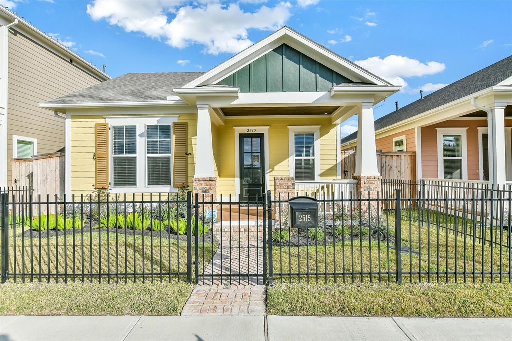 2515 S Houston Avenue, Pearland, TX 77581