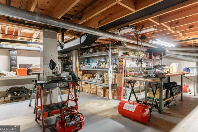 6655 Sweetwater Point, Flowery Branch, GA 30542