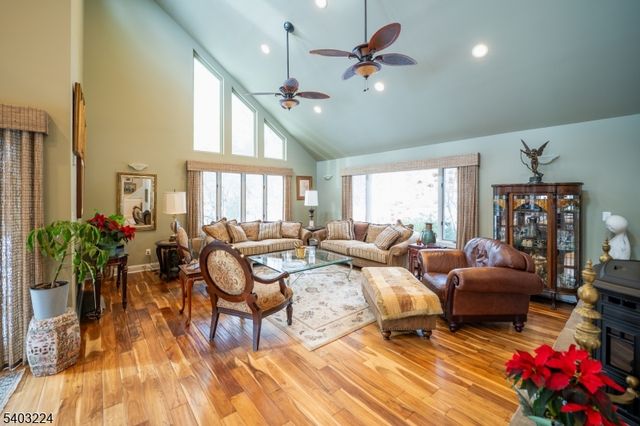 33 Ward Rd, Hardwick Twp., NJ 07825