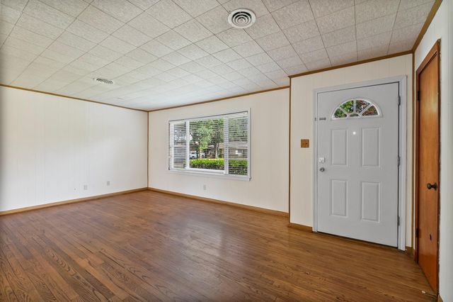 5532 Meadow Creek Lane, Houston, TX 77017