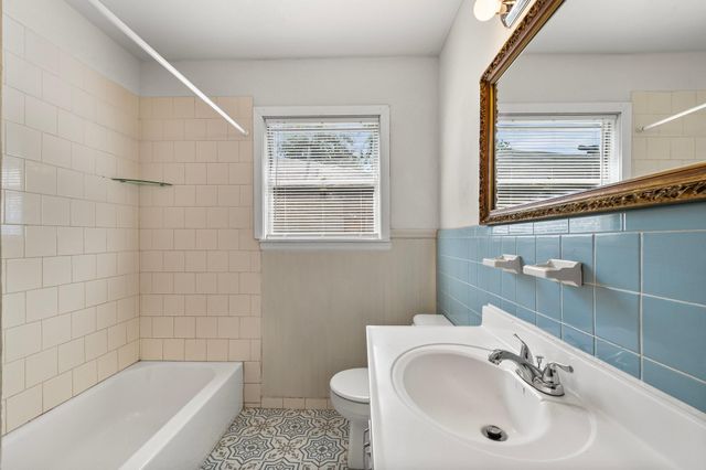 5532 Meadow Creek Lane, Houston, TX 77017