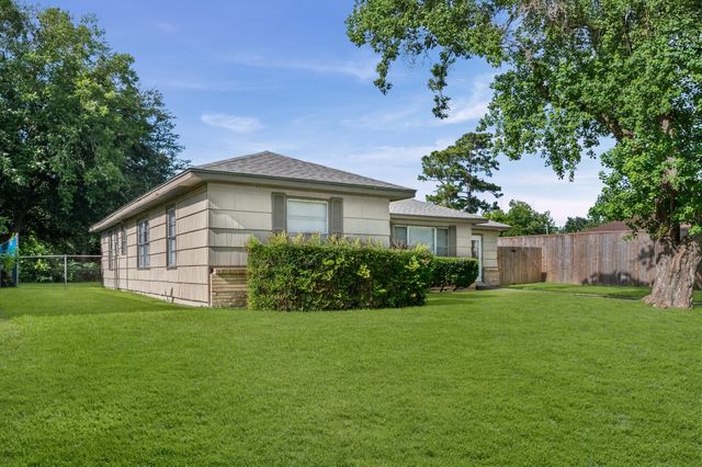 5532 Meadow Creek Lane, Houston, TX 77017