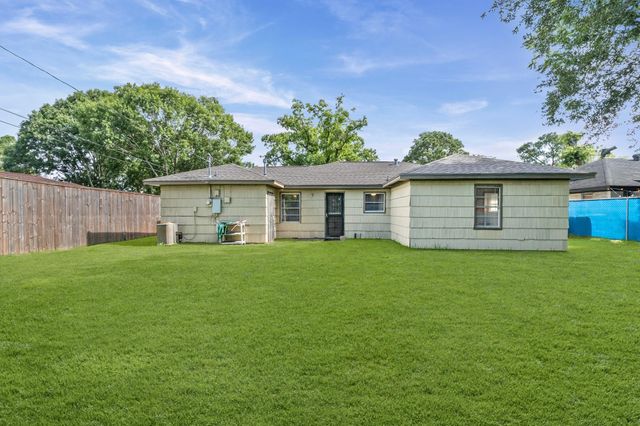 5532 Meadow Creek Lane, Houston, TX 77017