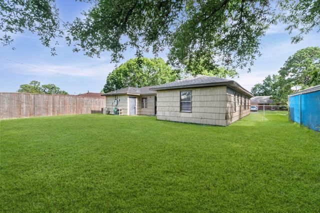 5532 Meadow Creek Lane, Houston, TX 77017