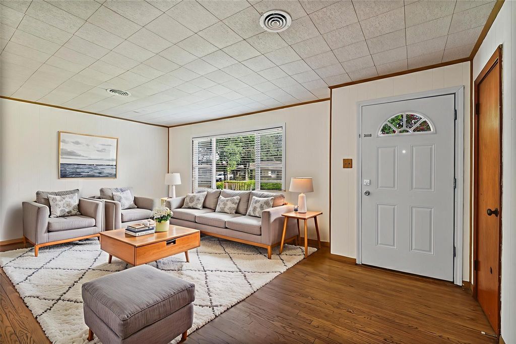 5532 Meadow Creek Lane, Houston, TX 77017