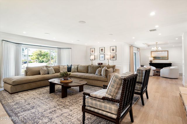 4545 N ROYAL VIEW Drive E, Phoenix, AZ 85018