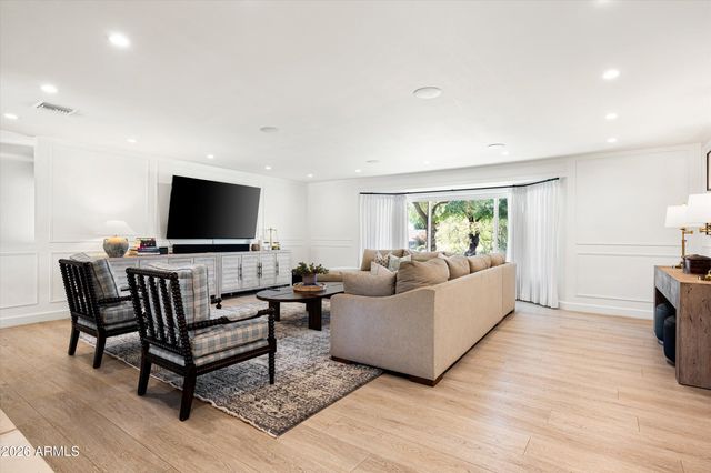 4545 N ROYAL VIEW Drive E, Phoenix, AZ 85018