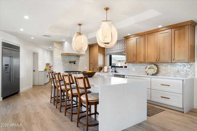 4545 N ROYAL VIEW Drive E, Phoenix, AZ 85018