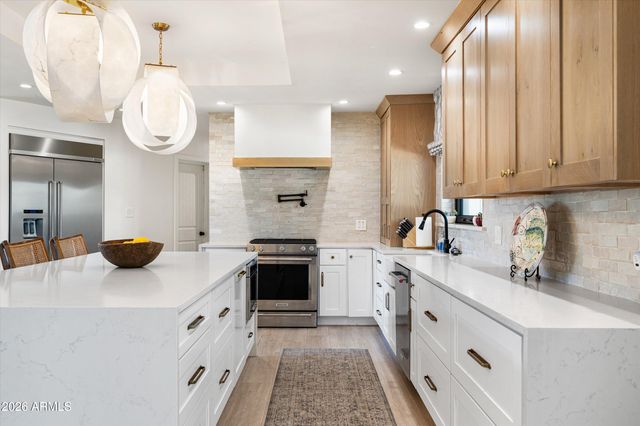 4545 N ROYAL VIEW Drive E, Phoenix, AZ 85018