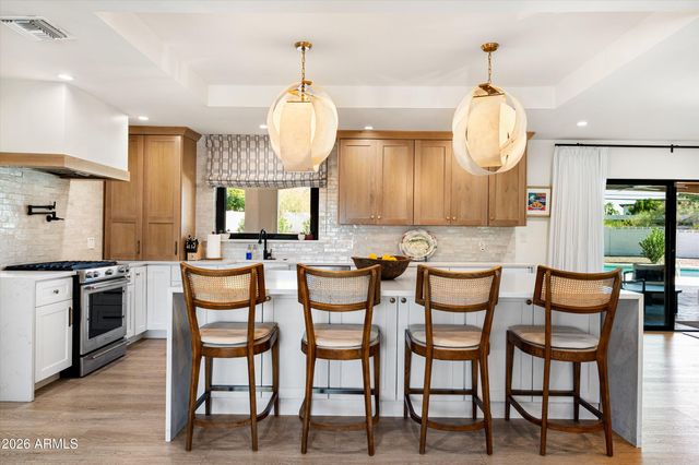 4545 N ROYAL VIEW Drive E, Phoenix, AZ 85018