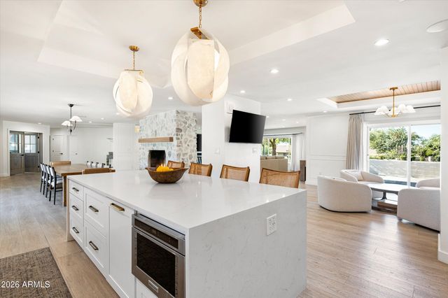 4545 N ROYAL VIEW Drive E, Phoenix, AZ 85018