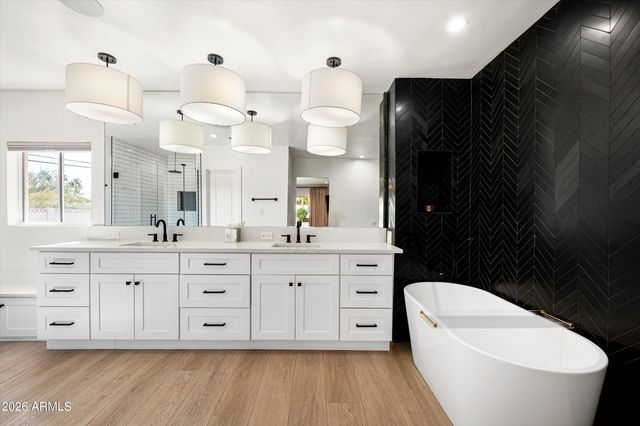 4545 N ROYAL VIEW Drive E, Phoenix, AZ 85018