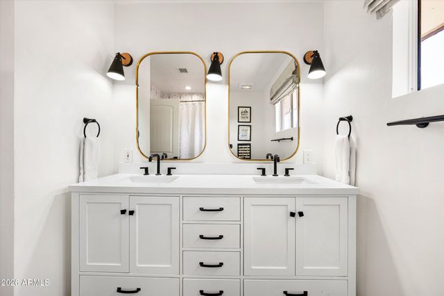 4545 N ROYAL VIEW Drive E, Phoenix, AZ 85018