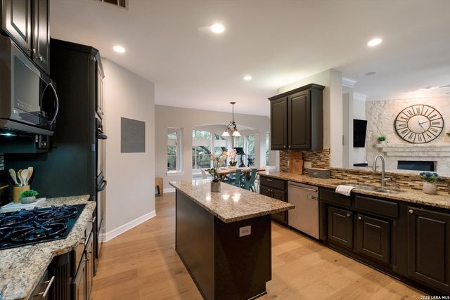 422 Cadence, San Antonio, TX 78260