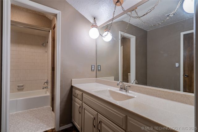 12424 S 185th Street, Broken Arrow, OK 74011