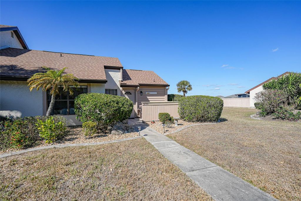 Image 2 of property listing at 5701 MASHIE CIRCLE 1, North Port, FL 34287