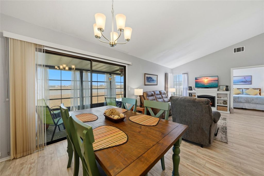 Image 11 of property listing at 5701 MASHIE CIRCLE 1, North Port, FL 34287