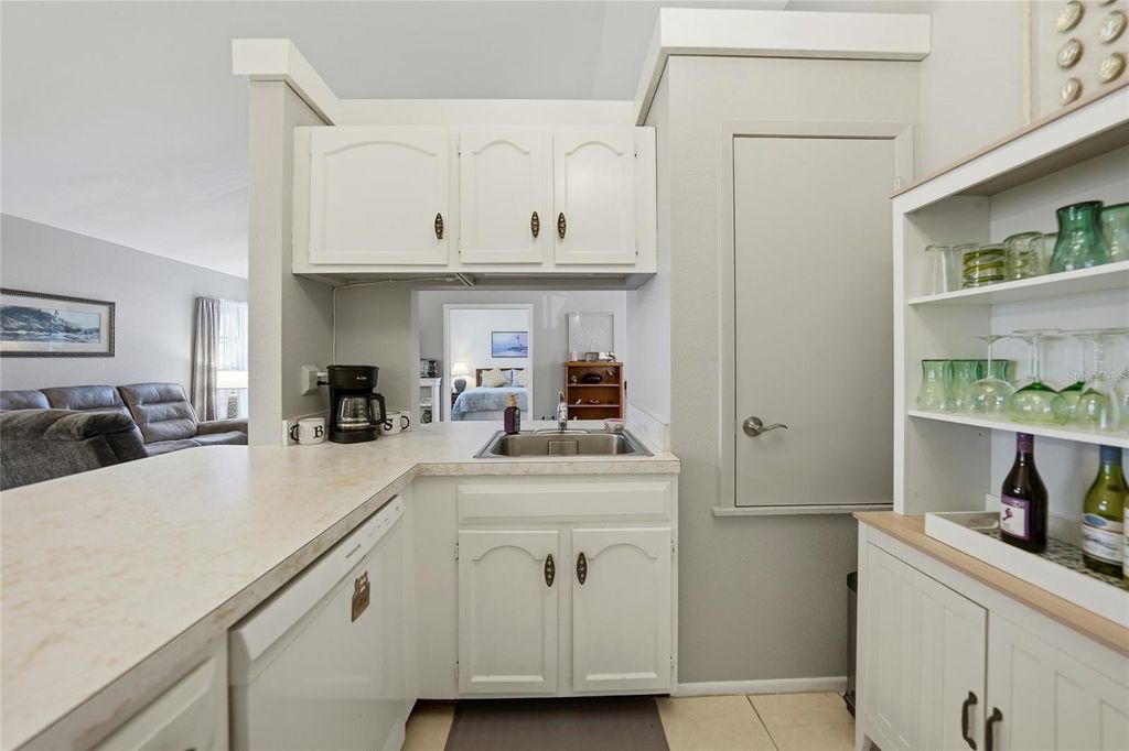 Image 14 of property listing at 5701 MASHIE CIRCLE 1, North Port, FL 34287