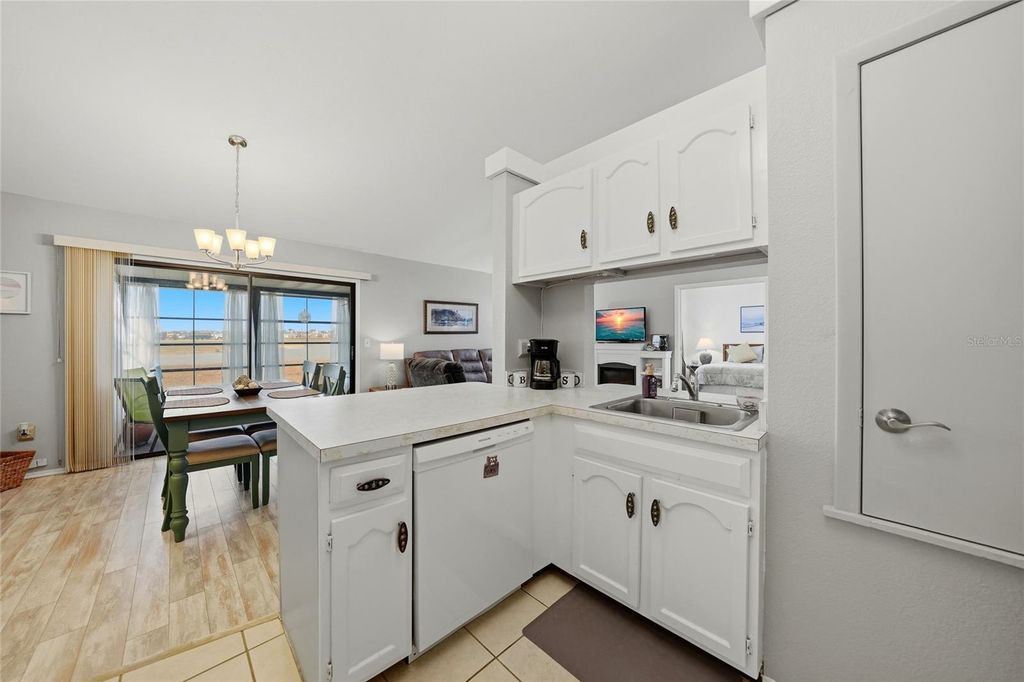 Image 15 of property listing at 5701 MASHIE CIRCLE 1, North Port, FL 34287