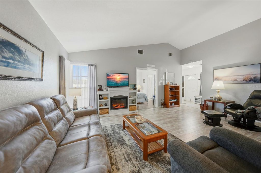 Image 9 of property listing at 5701 MASHIE CIRCLE 1, North Port, FL 34287