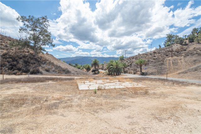 1 Palm Dr, Lake Elsinore, CA 92530