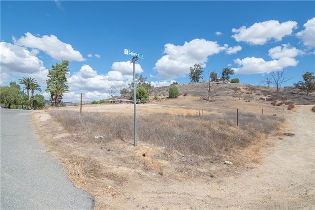 1 Palm Dr, Lake Elsinore, CA 92530
