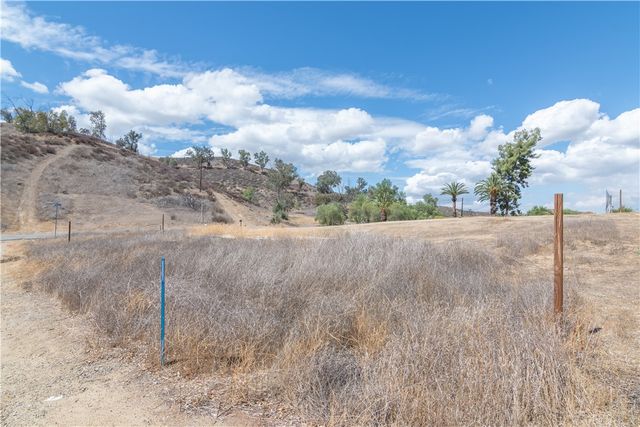 1 Palm Dr, Lake Elsinore, CA 92530