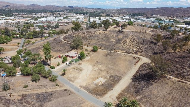 1 Palm Dr, Lake Elsinore, CA 92530