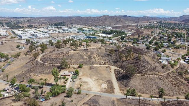 1 Palm Dr, Lake Elsinore, CA 92530