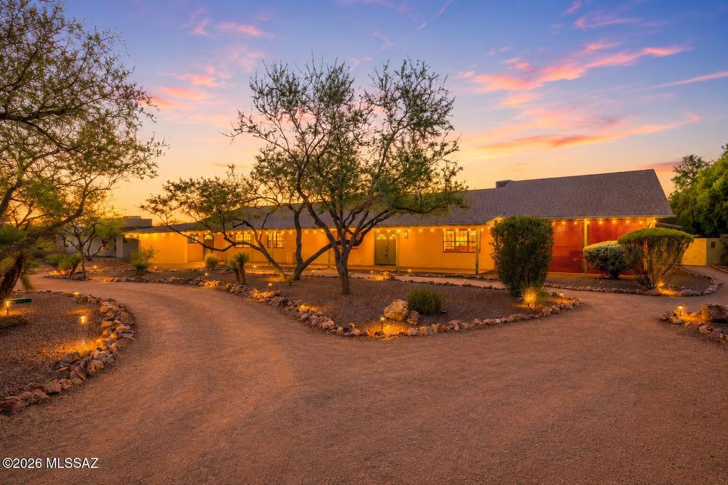 4537 E San Carlos Place S, Tucson, AZ 85712