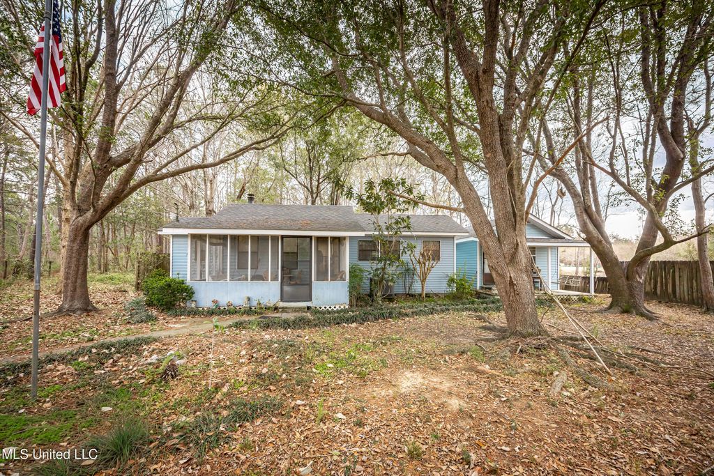 13162 Hudson Krohn Road, Biloxi, MS 39532