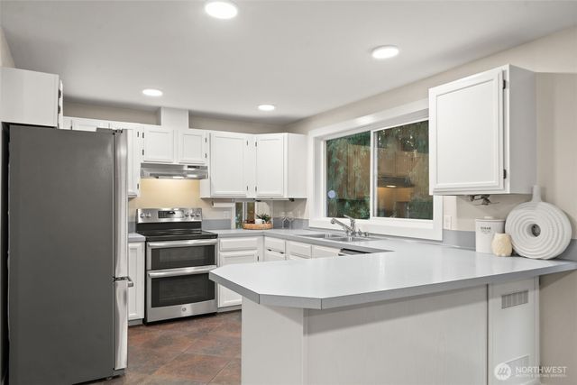 21985 Apollo Drive NE, Poulsbo, WA 98370