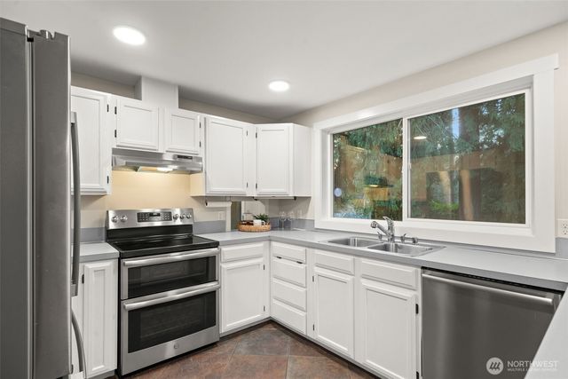 21985 Apollo Drive NE, Poulsbo, WA 98370