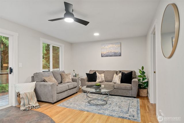 21985 Apollo Drive NE, Poulsbo, WA 98370