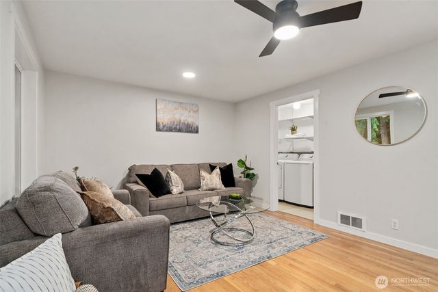 21985 Apollo Drive NE, Poulsbo, WA 98370