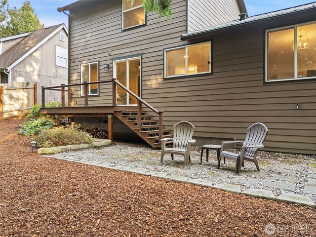 21985 Apollo Drive NE, Poulsbo, WA 98370