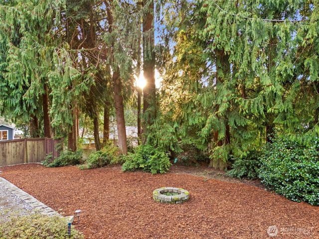 21985 Apollo Drive NE, Poulsbo, WA 98370