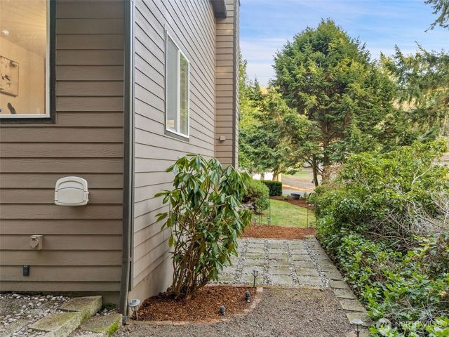 21985 Apollo Drive NE, Poulsbo, WA 98370