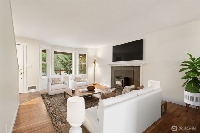 21985 Apollo Drive NE, Poulsbo, WA 98370