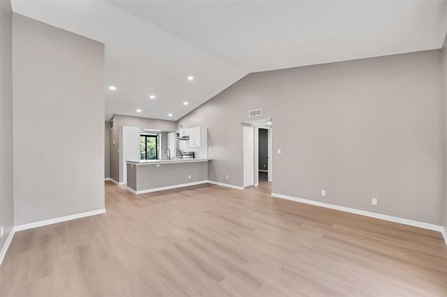 719 Gardens Dr 201, Pompano Beach, FL 33069