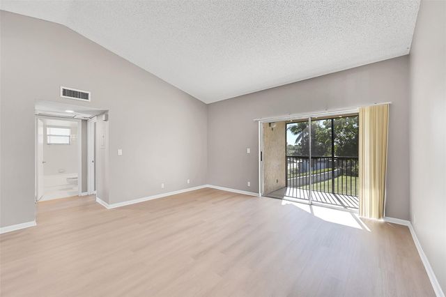 719 Gardens Dr 201, Pompano Beach, FL 33069