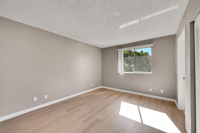 719 Gardens Dr 201, Pompano Beach, FL 33069