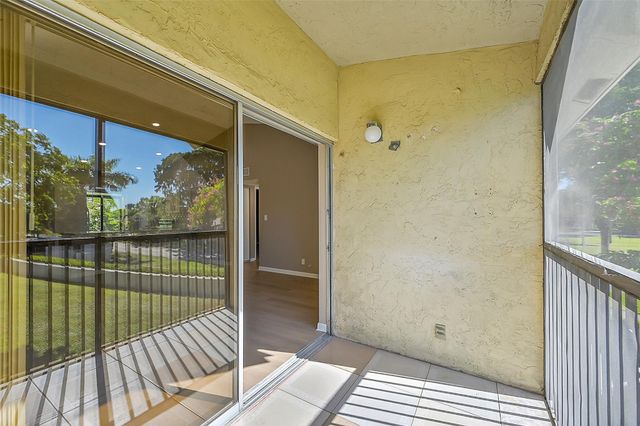 719 Gardens Dr 201, Pompano Beach, FL 33069