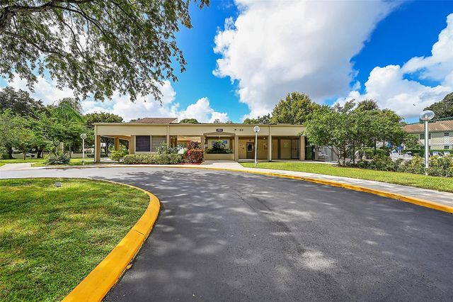 719 Gardens Dr 201, Pompano Beach, FL 33069