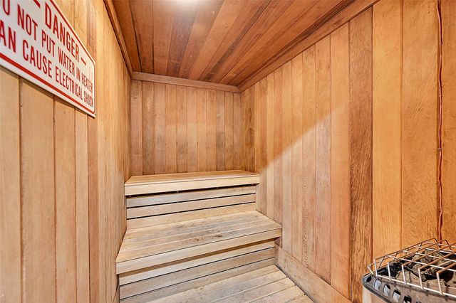 719 Gardens Dr 201, Pompano Beach, FL 33069