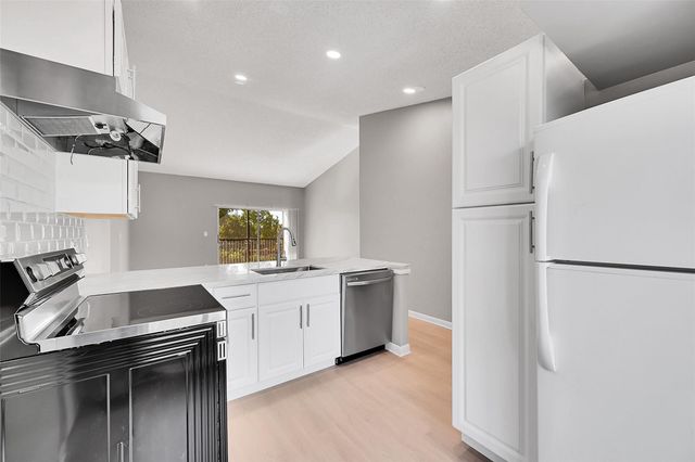 719 Gardens Dr 201, Pompano Beach, FL 33069