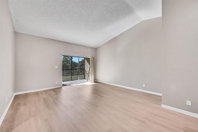 719 Gardens Dr 201, Pompano Beach, FL 33069