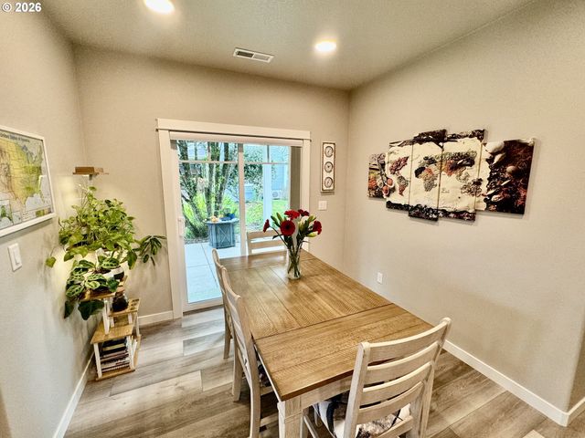 320 OAK St, Florence, OR 97439