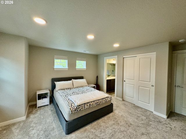 320 OAK St, Florence, OR 97439