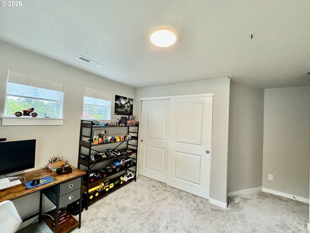 320 OAK St, Florence, OR 97439